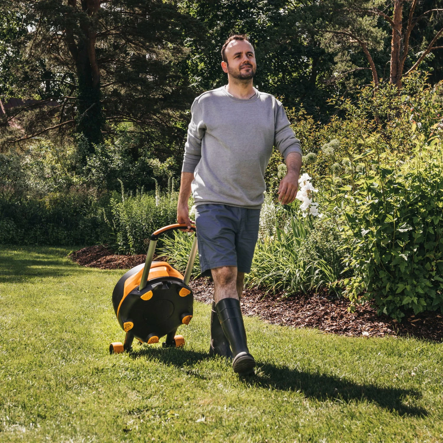 Fiskars Schlauchwagen Waterwheel Automatik XL, Für ½'-5/8", Schlauchdüse, Rasenspieß, Schwarz-orange – Bild 5